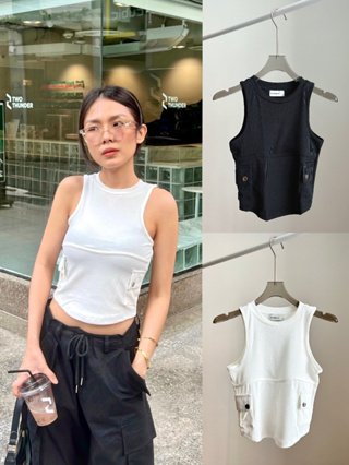 Emma Tank top - เสื้อครอปแขนสั้น แต่งดีเทลกระเป๋า | FAVOR.CO