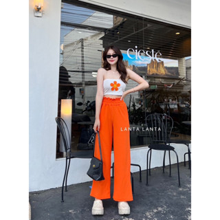 🧸🍊เซ็ต 2 ชิ้น เสื้อเกาะอกครอปติดดอกส้มสดใส มาคู่กับกางเกงขายาวสีส้ม เอวสูง ใครใส่ก็ปัง