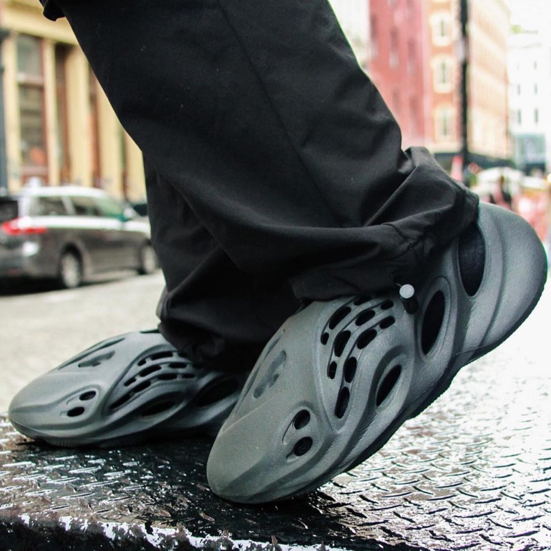 Adidas yeezy th hotsell