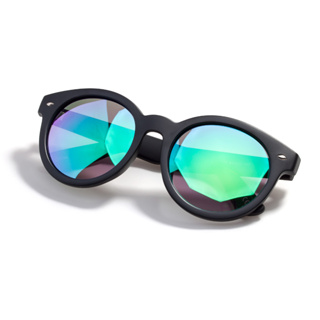 ช็อปแว่นกันแดดที่มีคุณภาพและสไตล์สำหรับการผจญภัยกลางแจ้งและนักเดินทาง - ปกป้องสายตาของคุณวันนี้ Sunglasses