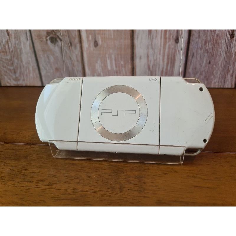 psp-สีขาวรุ่น-2000-แปลงแล้ว-เมมความจุ-16-กิกะไบต์ลงไว้-15เกม