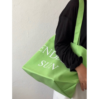 ภาพขนาดย่อของภาพหน้าปกสินค้า( ลดเหลือ 255 บาท) กระเป๋า endlesssun (ใบใหญ่) มี 3 สี กระเป๋าผ้าแคนวาส จากร้าน leafenlife บน Shopee