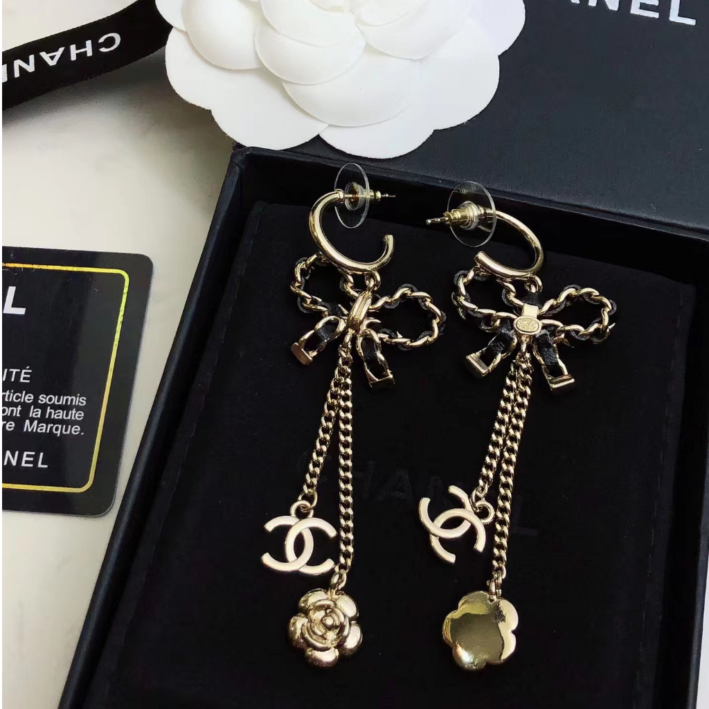 chanel-double-c-earrings-elegant-and-elegant-seiko-design