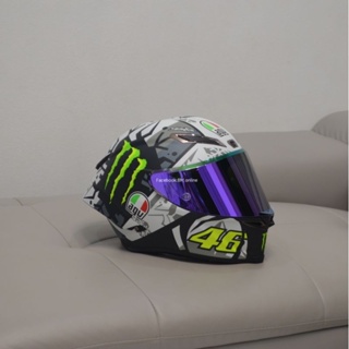 หมวกกันน็อคลาย monster สีขาวเขียวนักแข่ง MotoGP ขับรถบิ๊กไบค์ทำความเร็วสูงสวยงามเท่