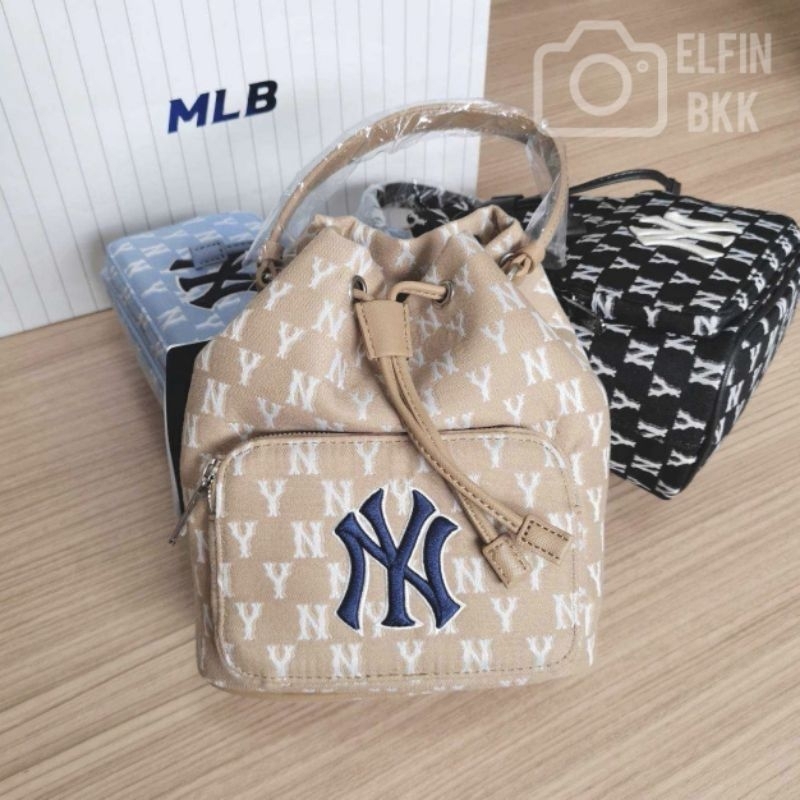 แท้-mlb-monogram-fleece-bucket-bag-กระเป๋าสะพายข้าง-ขนมจีบ-สีเบจ-สีดำ