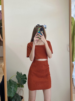 BFTS🧡 พร้อมส่ง QA0502 TOFFY DRESS เดรสแขนสั้นเว้าเอว ผ้ายืดลายเปลือกไม้ ใส่สบาย เข้ารูป มีปลายทาง ชุดไปทะเล เดรส เสื้อยื