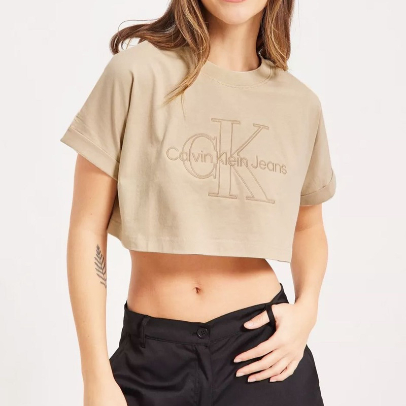 calvin-k-crop-top-330ฟรีส่ง-เสื้อยืดแขนสั้นทรงครอป-โลโก้เป็นงานปักแบรนด์ดัง-งานสวย-ใส่ยังไงก็ไม่มีโป๊ะ-ลายfont-valen