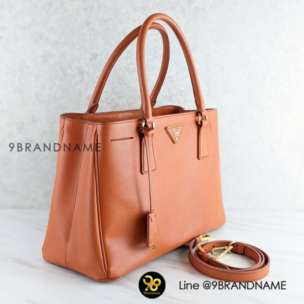 prada-saffiano-lux-tote-in-papaya