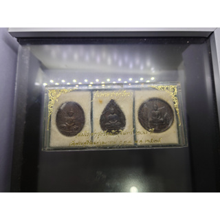 เหรียญพระแก้วมรกต ภปร รุ่น 2(ชุด 3 ฤดู)ฉลองวัดพระศรืๆ (ด้านหลัง มี ราชศรัทธา) ทองแดงรมดำ 2525