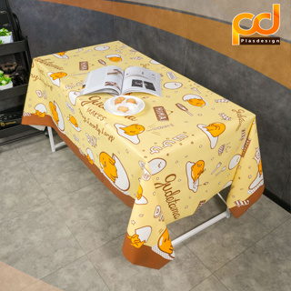ปูโต๊ะหลังผ้า ยาว 2 เมตร ลิขสิทธิ์แท้ ลาย Gudetama สีเหลือง เนื้อเหนียว ทนทาน กันน้ำ กันลื่น by Plasdesign
