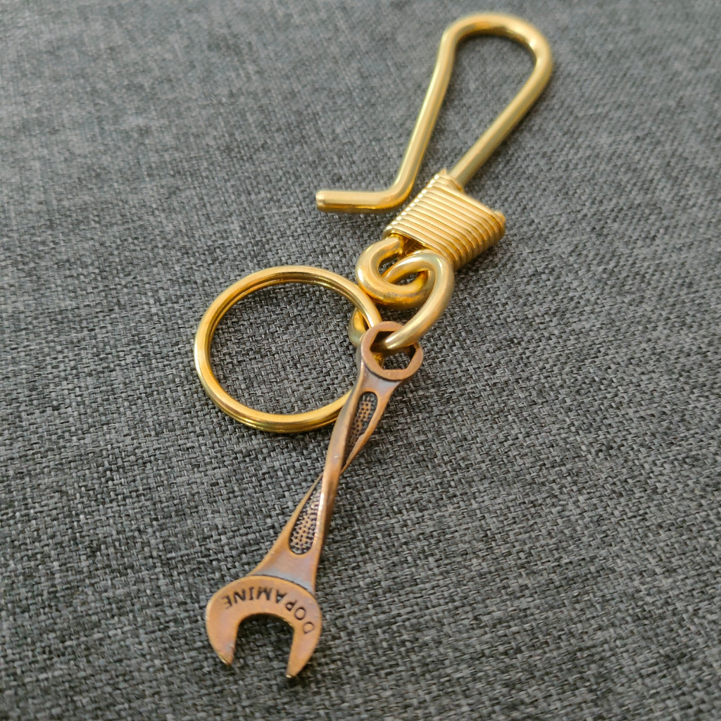 barel-handman-ทองเหลือง-แท้-พวงกุญแจ-ทองเหลืองแท้-พวงกุญแจรถยนต์-พวงกุญแจเท่ๆ-brs-kc-ประแจ