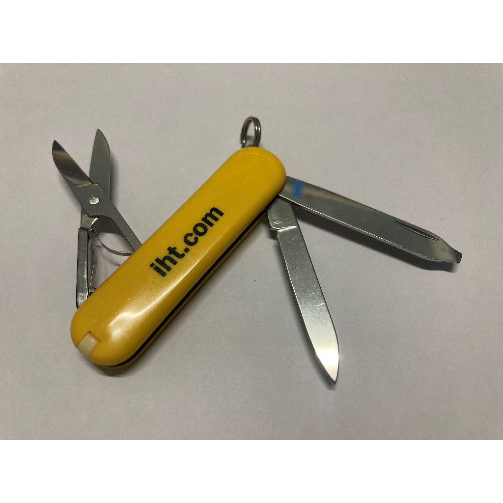 มีดพับสวิส Victorinox Classic SD Yellow Shopee Thailand