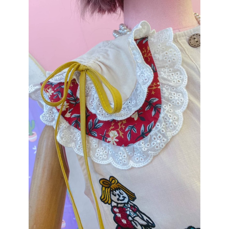 เสื้อคอปกแขนกุดปักลายน่ารัก