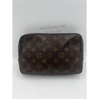 กระเป๋า Louis Vuitton Clutch.