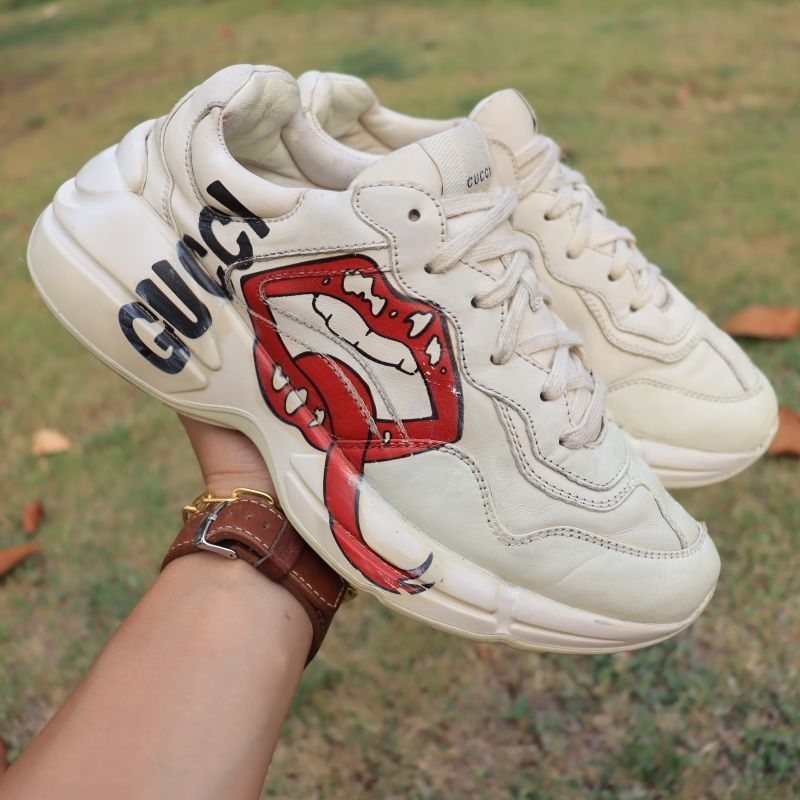 ส่งฟรี GUCCI Ivory Leather Rhyton Sneaker With Mouth Print 8/41 ...