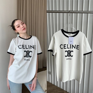 CL T-Shirt” เสื้อยืดแบรนด์ดัง ดีเทลตัดขอบดำ ที่แขนเสื้อ และคอเสื้อ ลายสกรีนดีมาก