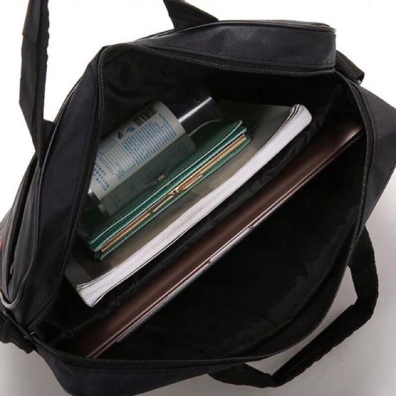 กระเป๋าโน๊ตบุ๊ค-ขนาด-15-6-นิ้ว-สีดำเรียบๆ-พร้อมสายสะพายข้างราคาถูก