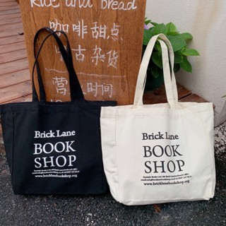 (พร้อมส่ง•สีขาว&amp;ดำ)🍒B42 กระเป๋าผ้า Book shop มีลาย 2 ด้าน