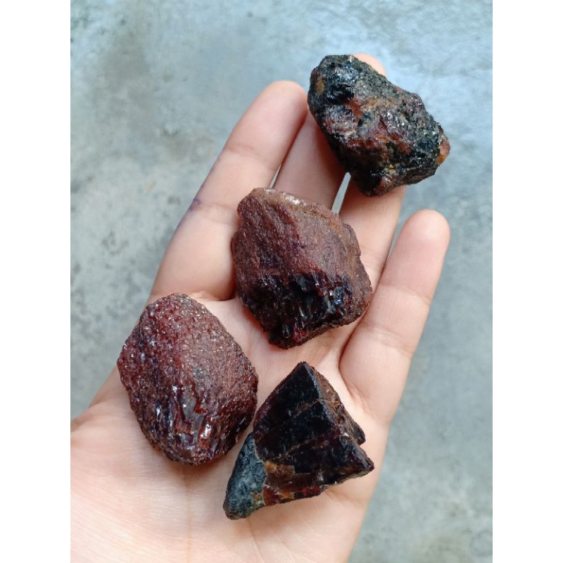 การ์เนต-garnet-หินดิบ-หินสีแดง-โกเมน-gm1-gm4-หินธรรมชาติ-หินสะสม