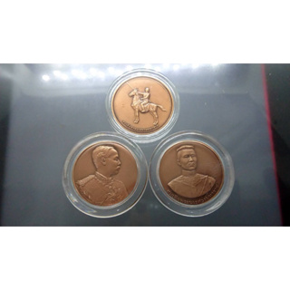 ชุด 3 เหรียญ ทองแดงซาติน พระนเรศวรๆ และ ร5 หลังพระพุทธชินราช กองทัพภาคที่ 3 จัดสร้าง ขนาด 3 เซ็น 2544