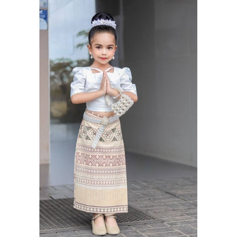 ชุดเด็กหญิง-ชุดไทย-เสื้อผ้าฝ้าย-กระโปรงผ้าฝ้ายทอย้อมสี