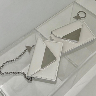 พร้อมส่ง Fennec Triangle chain strap - silver จากเกาหลี สายห้อย สายคาด Crinkle triangle accordion pocket / plus