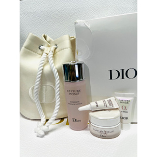 💥 ฟรีถุงและริบบิ้น Dior💥 ชุดกระเป๋าเครื่องสำอางค์ Dior สีครีม พร้อม Dior Capture Totale ขนาดทดลอง 4 ชิ้น แท้💯