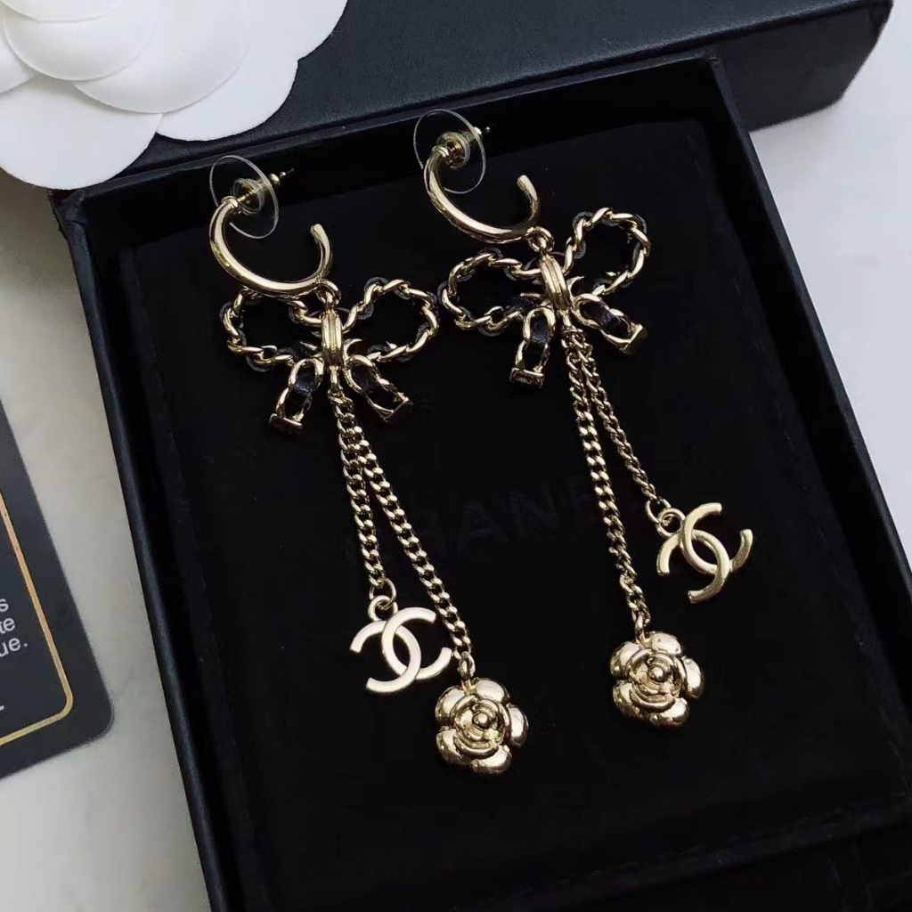 chanel-double-c-earrings-elegant-and-elegant-seiko-design