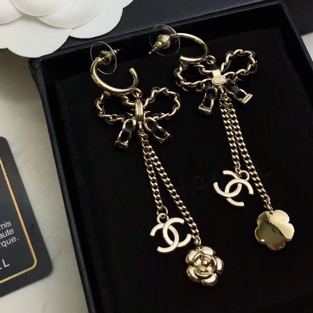 chanel-double-c-earrings-elegant-and-elegant-seiko-design