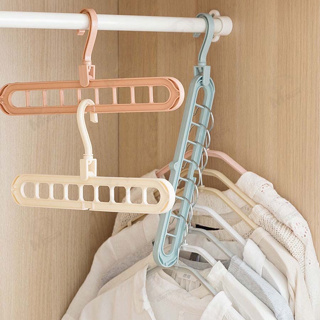 ไม้แขวนเสื้อ Clothes Hanger ไม้แขวนผ้า 9 in 1 สีดำ พลาสติกอย่างดี น้ำหนักเบา ทนทาน