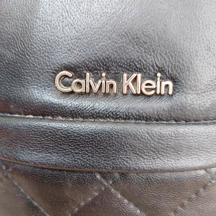 calvin-klein-chelsea-lamb-backpack-สีดำ-หนังแท้-มือสอง-หนังไม่มีตำหนิ-ของแท้-100