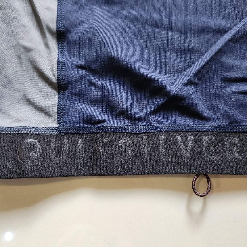 ของแท้-เสื้อใส่ว่ายน้ำ-quiksilver-ผ้านุ่มใส่สบาย-กันรังสีuv-ระบายอากาศ-และแห้งเร็ว