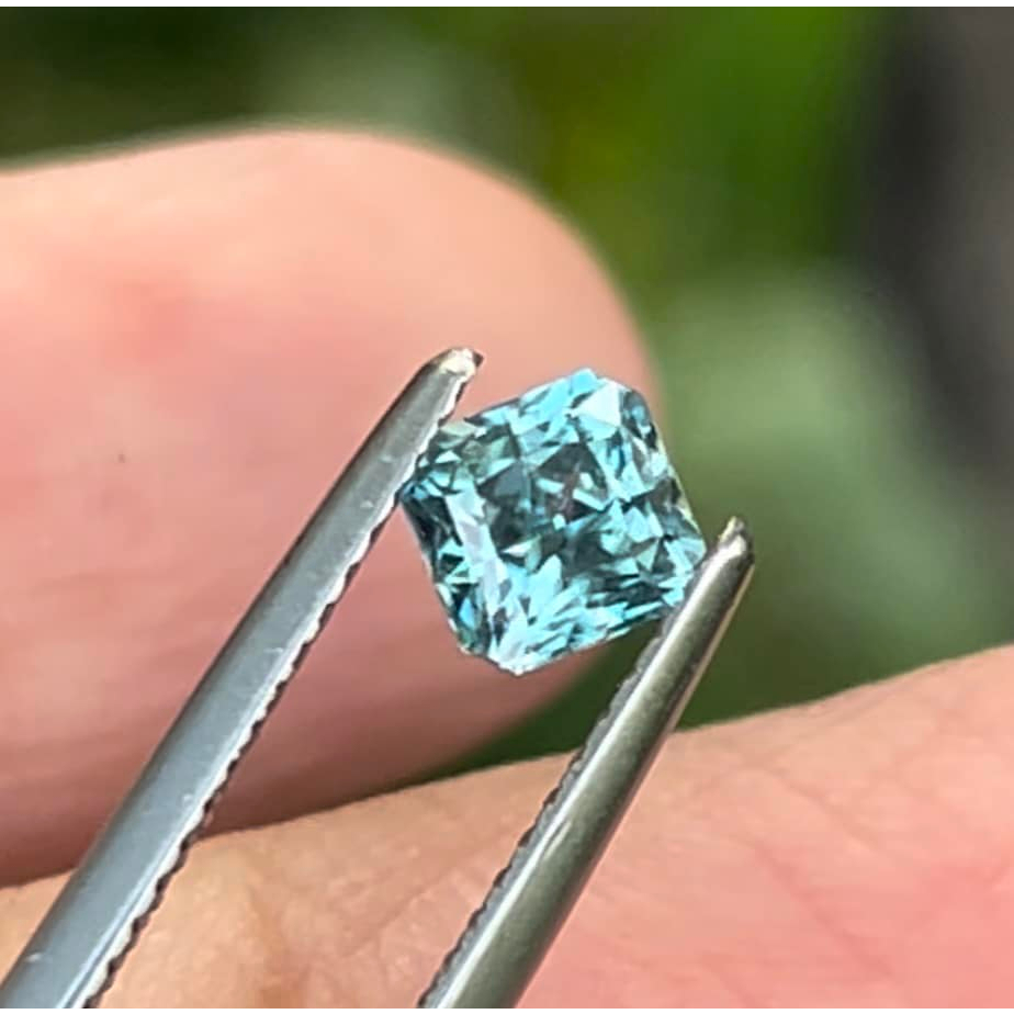 พลอยเพทาย-blue-zircon-นน0-99กะรัต