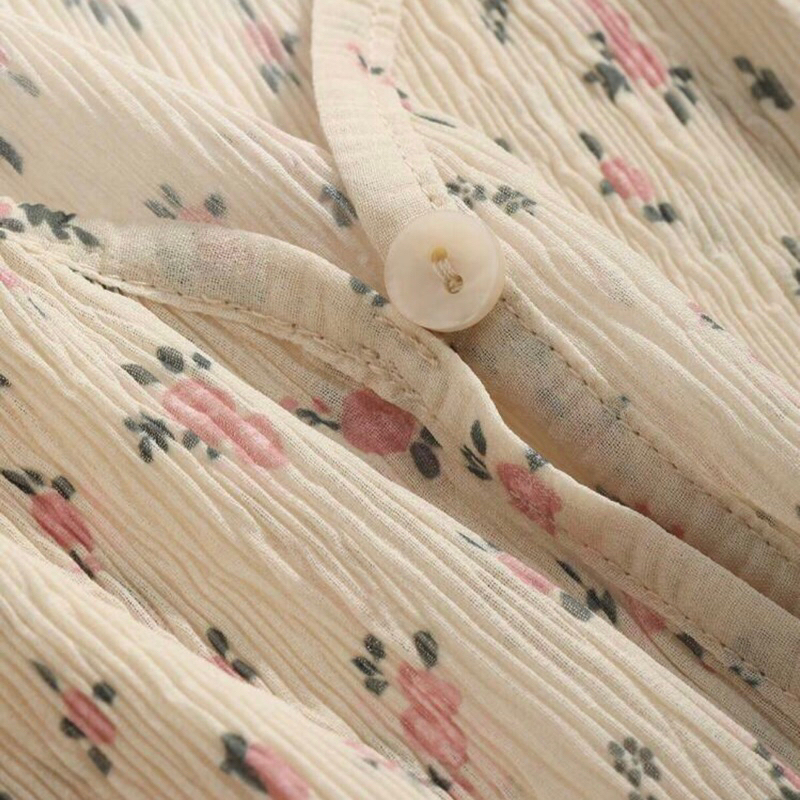 arlalom-daisy-button-front-crop-blouse-l-เสื้อครอปแขนยาวลายดอกไม้-มีกระดุมหน้า