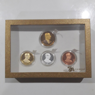 ชุดเหรียญในหลวง รัชกาลที่ 9 ที่ระลึกงานพืชสวนโลกเฉลิมพระเกียรติ ราชพฤกษ์ ปี 2549 (1 ชุด มี 4 เหรียญ) พร้อมกล่องเดิม