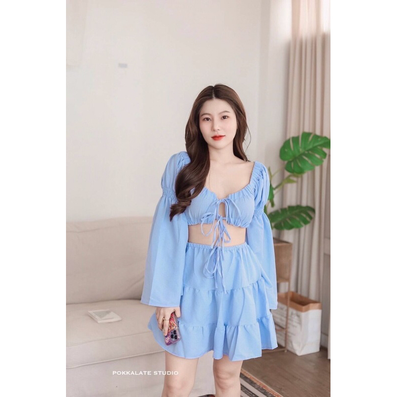 ชุดเซตเสื้อครอปผูกอกแขนยาว-กระโปรงสั้นต่อชายระบาย-งานสีพื้น