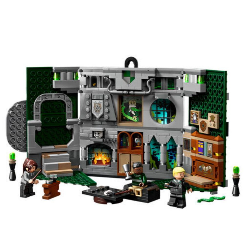 lego-harry-potter-76410-slytherin-house-banner