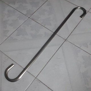 ตะขอเอสแม่ดะขอเอสแสตนเลสกลมตัน1/2นิ้วยาว69ซมตัวละ250บาท