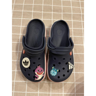 รองเท้าลำลองcrocs มือ2