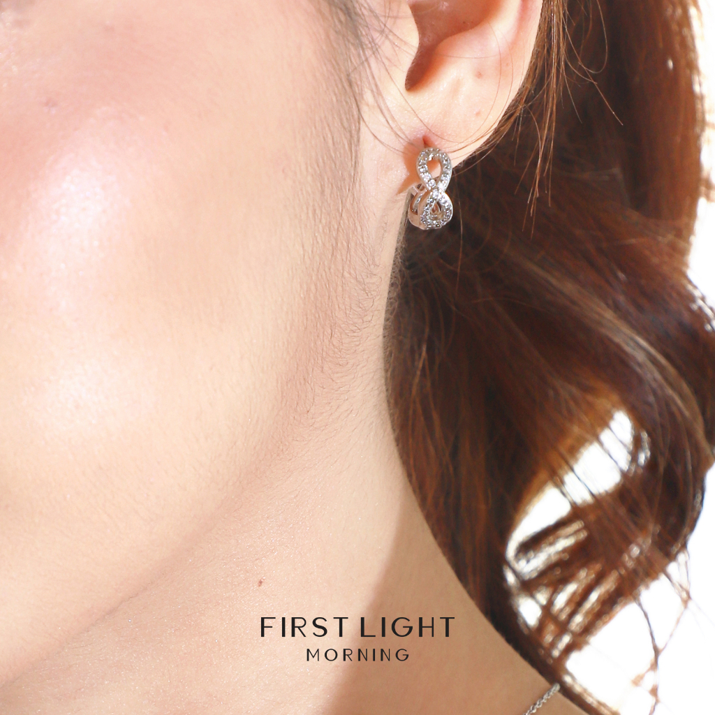 first-light-morning-infinity-earrings-ต่างหูเงินแท้-silver-925-ชุบทองคำขาวประดับคริสตัล-ต่างหูห่วง