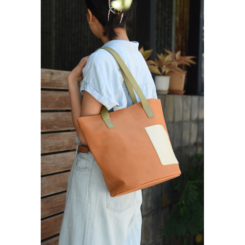 GUATE กระเป๋าหนังแท้ รุ่น Lamoon กระเป๋าทรงTote Shopping Bag หนังนิ่ม