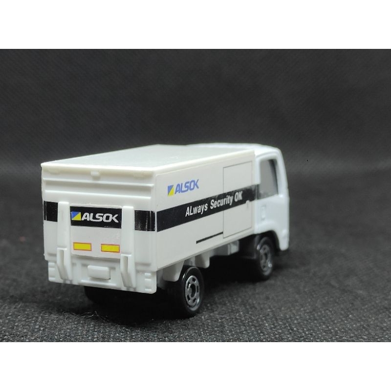 tomica-รถบรรทุก-isuzu-elf