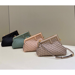 พรี​ ราคา11500 Fendi หนังแท้ กระเป๋าสะพายข้าง กระเป๋าสะพาย24*9*18cm
