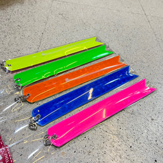 ป้ายสะท้อนแสงห้อยท้ายรถ 2 สีใน 1 อัน ส้ม/เขียว  ขนาดสินค้า +ห่วงเกี่ยว ยาว 25 cm.