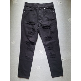 (New)Armani Exchanges กางเกงยีนส์ สีดำขายาว ทรงสวยมาก แต่งขาดด้านหน้า และส่วนเหนือกระเป๋าซ้าย  ป้ายหนัง