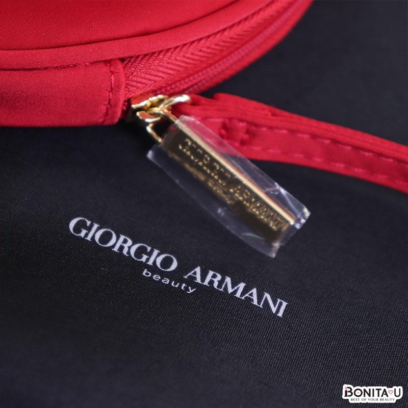 กระเป๋า-giorgio-armani-beauty-bag-ทรงกลมสีแดง-กระเป๋าทรงกลมผ้าซาตินสีแดงสด-ตัดเย็บอย่างดี-ซิปครึ่งวงกลม