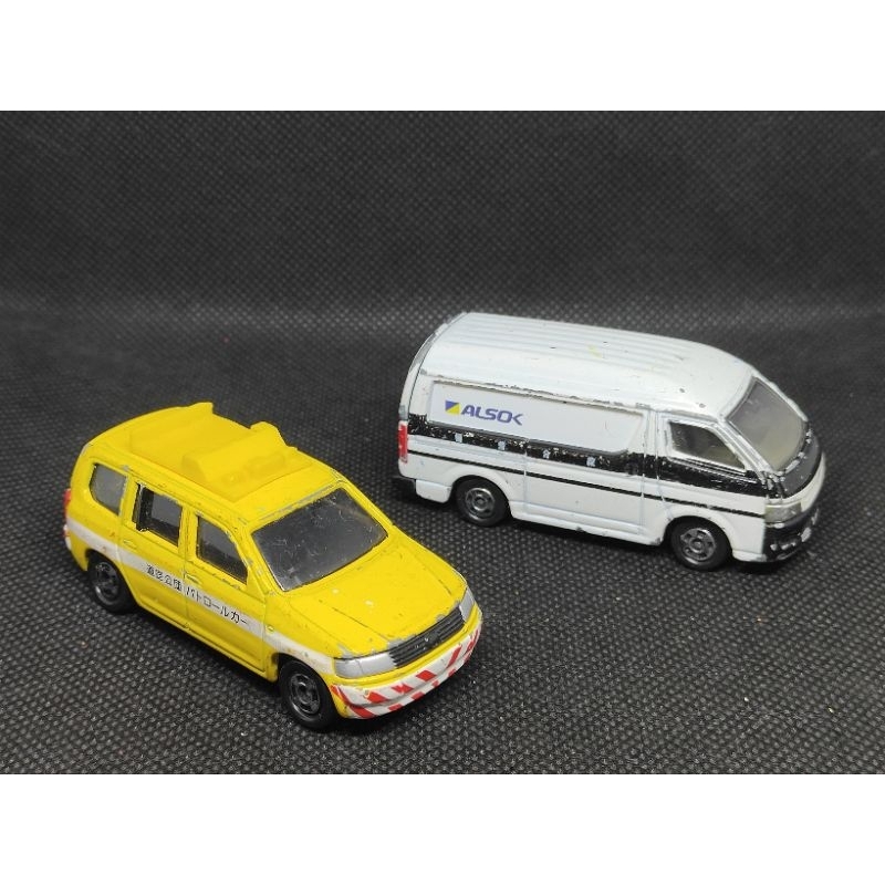 tomica-toyota-hiace-amp-probox