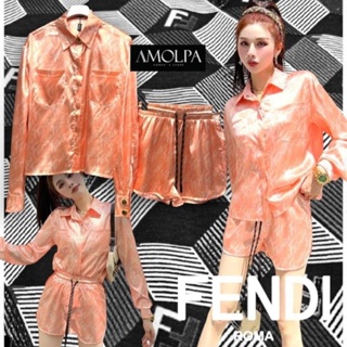 SET FENDI ชนช๊อป ตัวเสื้อเป็นเสื้อเชิ้ตแขนยาว ลายFENDI กระดุมแป้กด้านหน้า แบบซ่อน เนื้อผ้าดีม๊าก