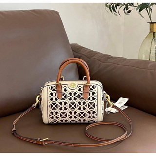 Tory Burch T Monogram Laser-Cut Mini Barral Bag กระเป๋าถือหรือสะพายไหล่ขนาดเล็ก