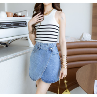 ภาพหน้าปกสินค้าDewishes 🧵 Korea Denim Skirt กระโปรงยีนส์สั้น ป้ายหน้า ทรงเอ ซึ่งคุณอาจชอบราคาและรีวิวของสินค้านี้